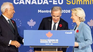 Antonio Costa, president of the European Council, left, Mark Carney, Canada's prime minister, center, and Ursula von der Leyen, president of the European Commission, during a joint news conference at the EU-Canada summit in Montreal, Quebec, Canada, on Friday, Oct. 30, 2026. Photographer: Nasuna Stuart-Ulin/Bloomberg